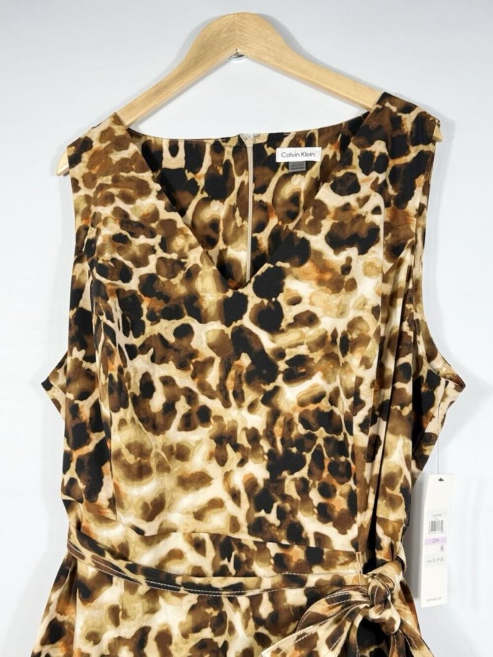 NEW Calvin Klein Women's 22W Animal Print V-Neck Dress • Reg Price $129 - Picture 3 of 3